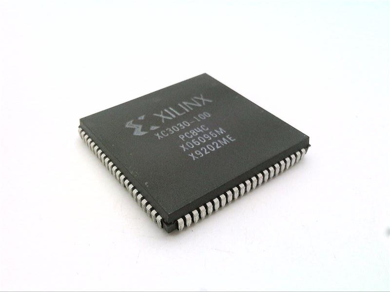 XILINX XC3030-100PC84C