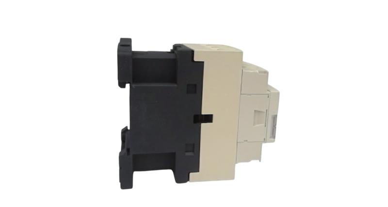 SCHNEIDER ELECTRIC CAD32B7