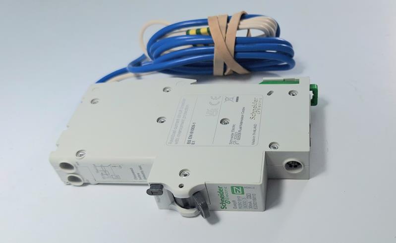 SCHNEIDER ELECTRIC EZ9D16810
