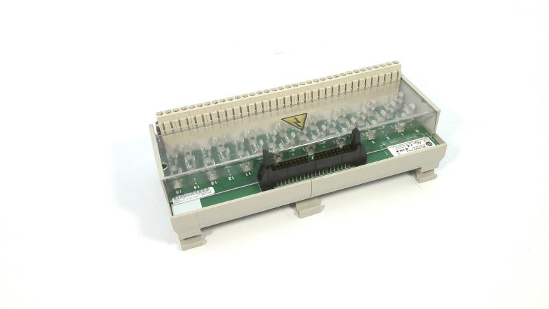 1492-IFM40F-FSA-4 par ALLEN BRADLEY