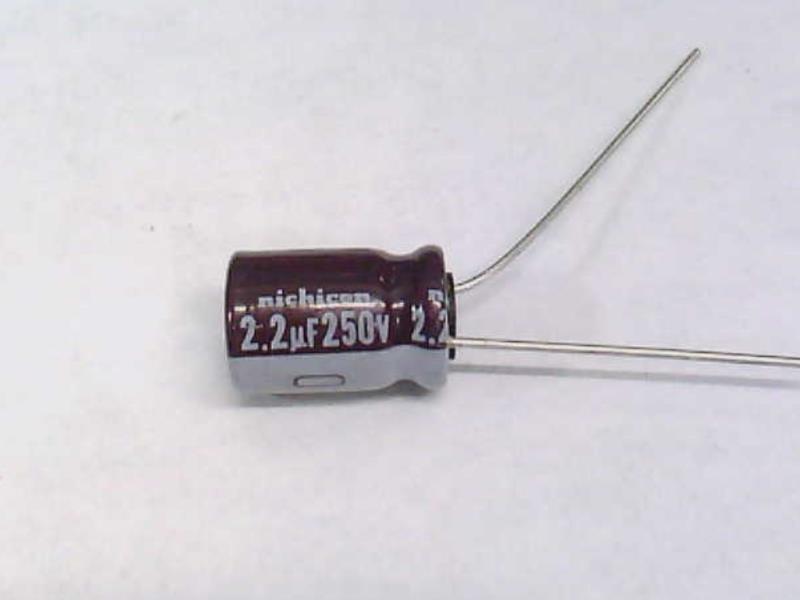 UPW2E2R2MPD por NICHICON