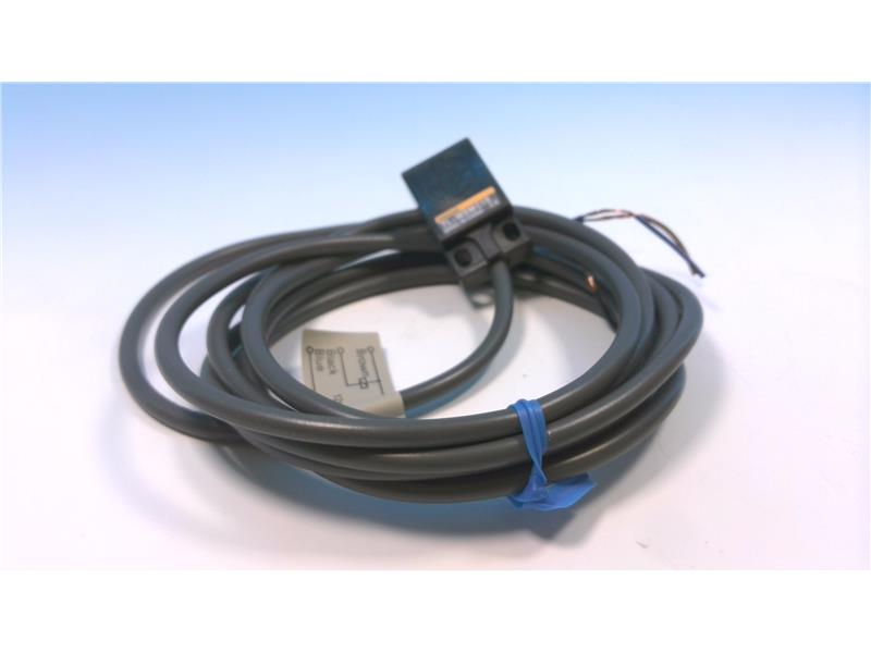 OMRON TL-W5MC15