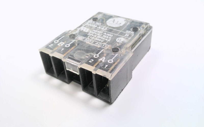 ALLEN BRADLEY 800M-XA2