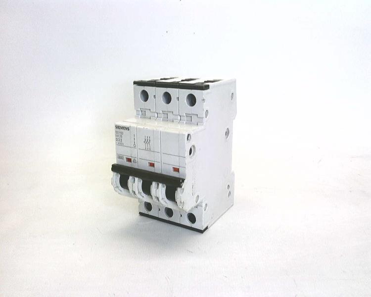 SIEMENS 5SY6332-8