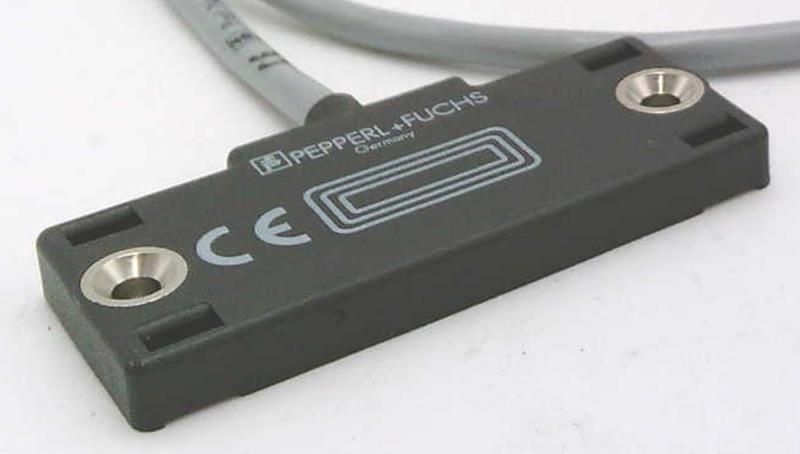 CBN10 F2.110.7305/01 by PEPPERL & FUCHS