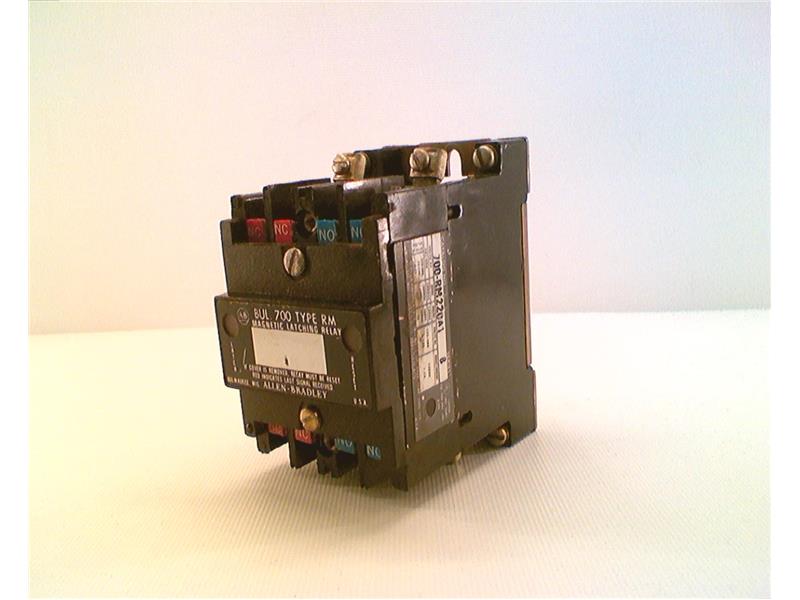 ALLEN BRADLEY 700-RM220A1