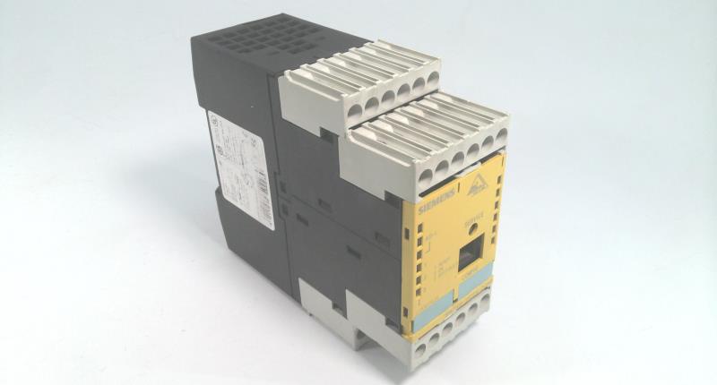 SIEMENS 3RK1105-1AE04-2CA0