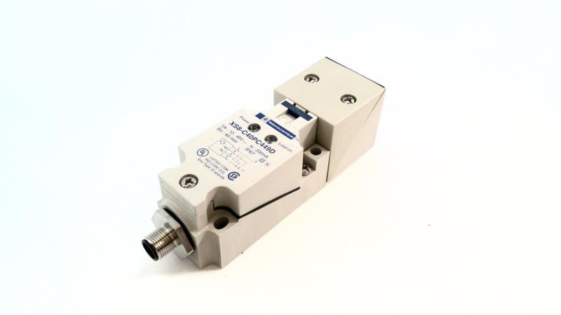 SCHNEIDER ELECTRIC XS8C40PC449D