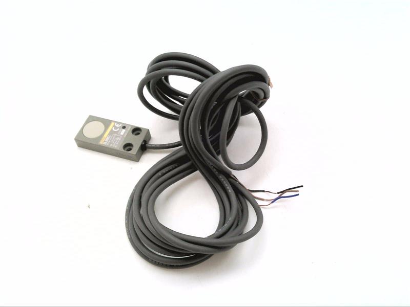 OMRON TL-W5F1-5M