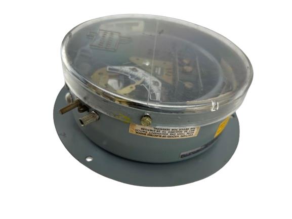 DR-7034-153L-8 by DWYER