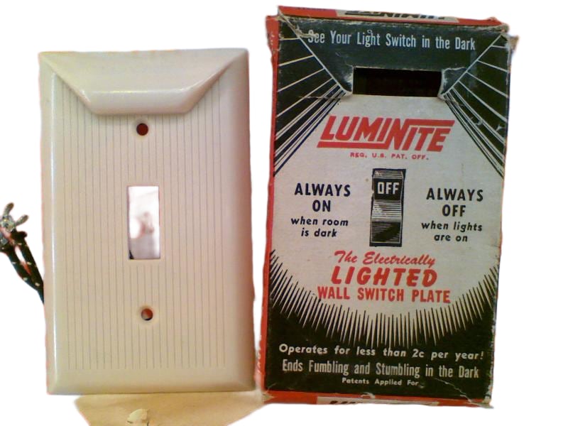 LUMINITE/SINGLE-TOGGLE by ASSOCIATED PROJECTS