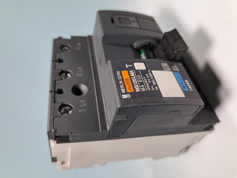 18886 by SCHNEIDER ELECTRIC