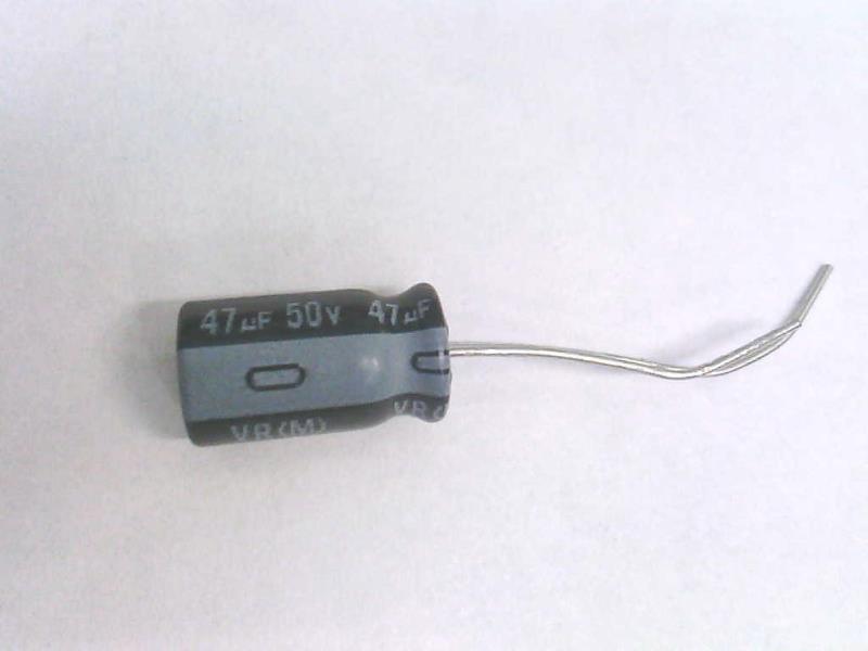 UVR1H470MED por NICHICON