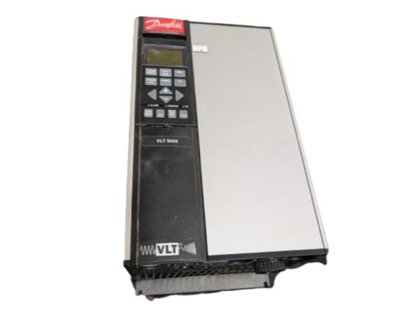 VLT5004PT5B20EBR300F300F30A10C0 par DANFOSS
