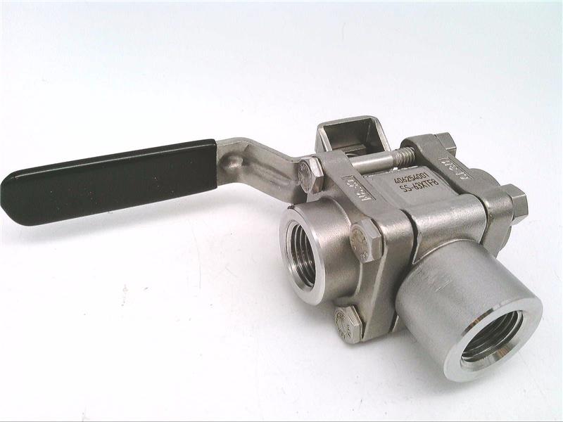 SWAGELOK SS-63XTF8