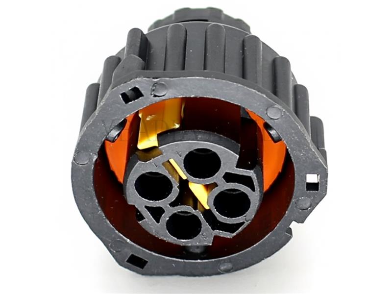 TE CONNECTIVITY 2-1813099-1