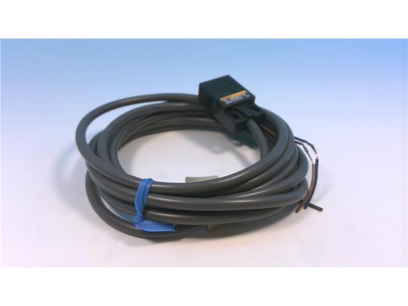 OMRON TL-W5MC15