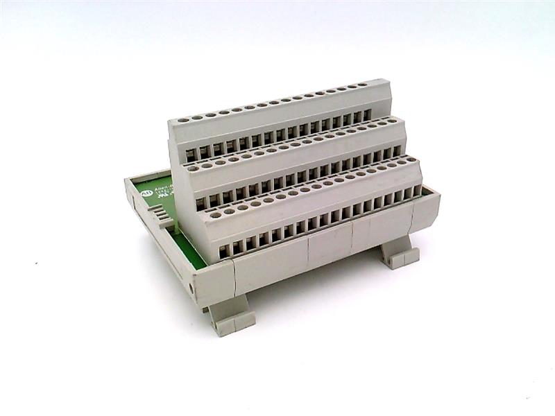 ALLEN BRADLEY 1492-IFM20D24-3